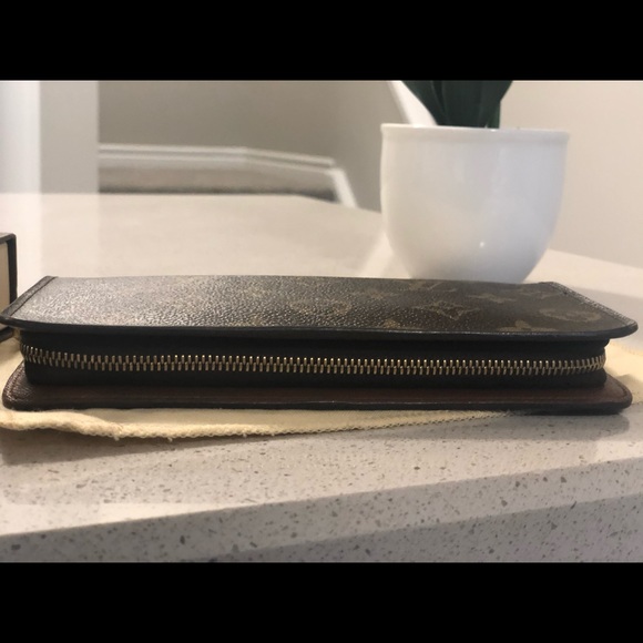 āSoldāLouis Vuitton Zippy Wallet - Picture 5 of 13
